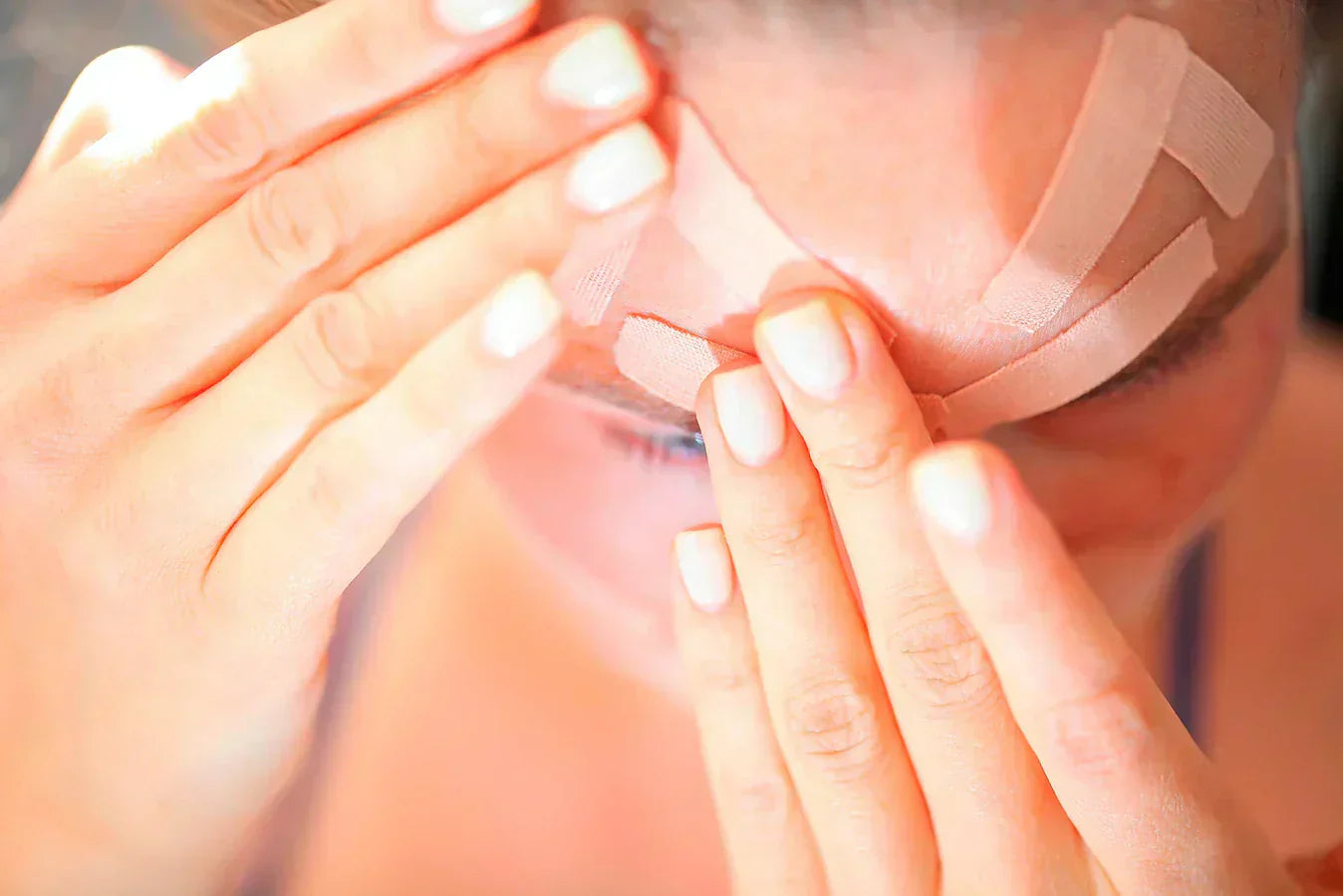 Kasvojen kinesiologinen teippaus – BeautyTape® hellävaraisesti kauneuteen